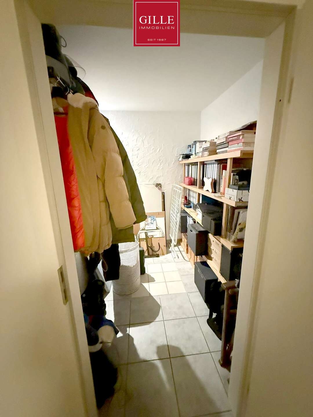 Ansicht 12 von: Charmant & Großzügig: 2-Zim.Whg mit großem Wohnraum, Dachterrasse, Duschbad Kamin & Garage in Kaarst